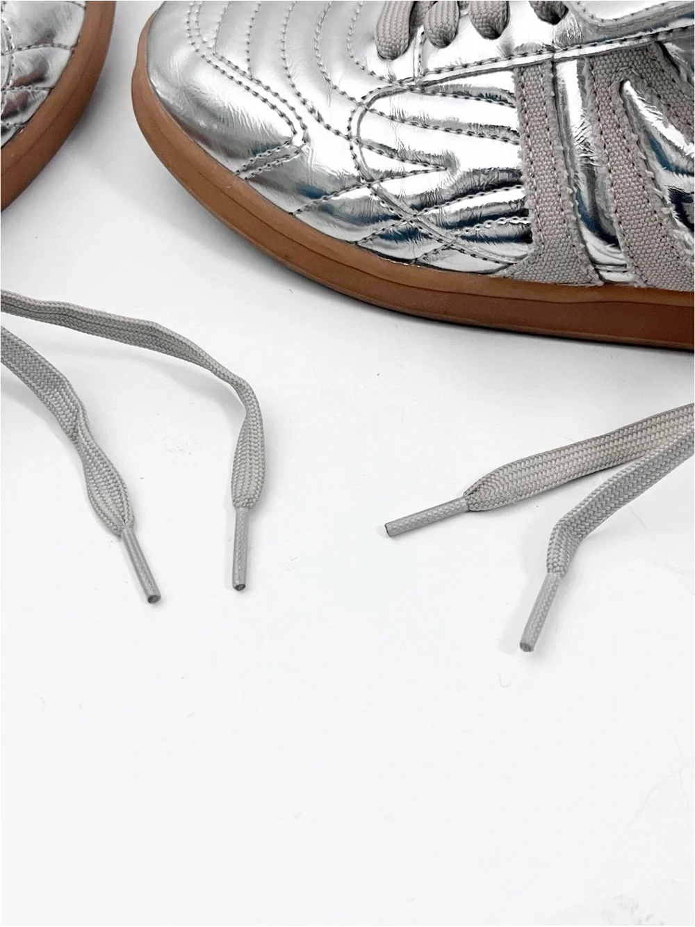 STEVE MADDEN Madrid Silver Metallic Lace Up Sneakers Shoes Size 7.5 Retro Casual